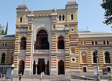 Opéra de Tbilissi sur l'avenue Rustaveli