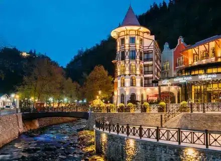 Image de la magnifique ville de Borjomi en Géorgie
