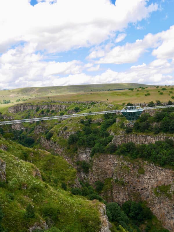 Pont de diamant qui domien la gorge de Khrami - géorgie